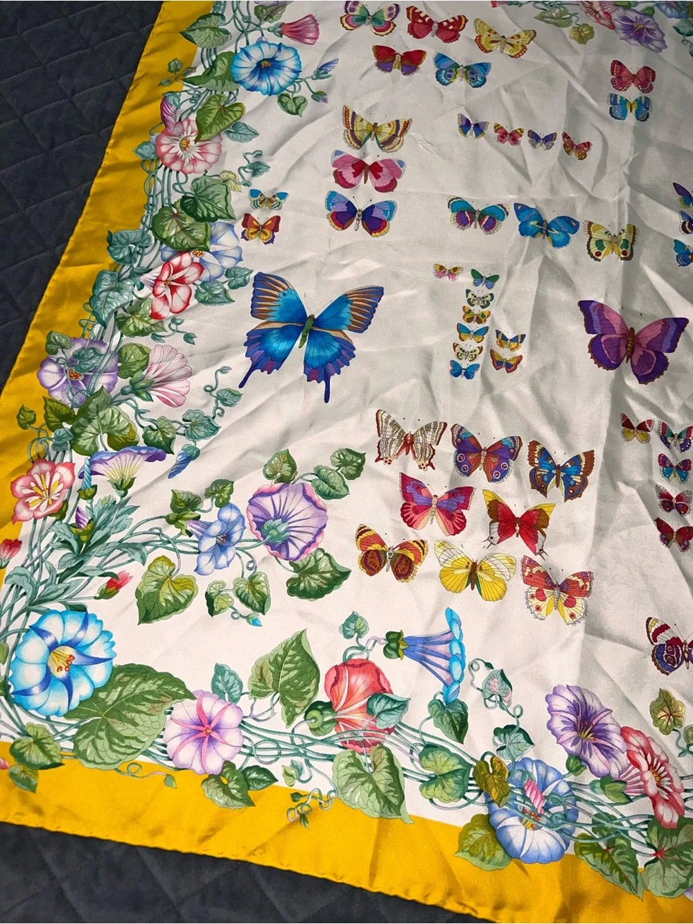 GUCCI Buttefly Silk Scarf Floral Botanical Square 34x34 Vintage Rare Hand Rolled
